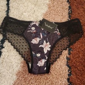 Black floral stretchy lace thong